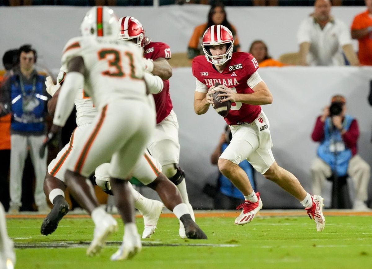 Indiana Hoosiers quarterback Fernando Mendoza (15) runs with the ball as he looks for a receiver Monday, Jan. 19, 2026, during the College Football Playoff National Championship college football game against the Miami (FL) Hurricanes at Hard Rock Stadium in Miami Gardens.