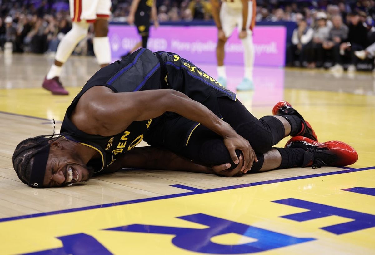 Jan 19, 2026; San Francisco, California, USA; Golden State Warriors forward Jimmy Butler III (10) holds his right knee as he goes down with an injury during the third quarter against the Miami Heat at Chase Center. Mandatory Credit: Kelley L Cox-Imagn Images