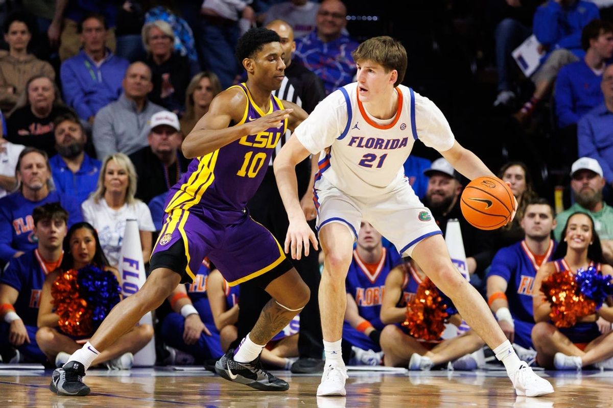 Jan 20, 2026; Gainesville, Florida, USA; Florida Gators forward Alex Condon (21) posts up against Louisiana State Tigers forward Marquel Sutton (10) during the first half at Exactech Arena at the Stephen C. O'Connell Center. Mandatory Credit: Matt Pendleton-Imagn Images