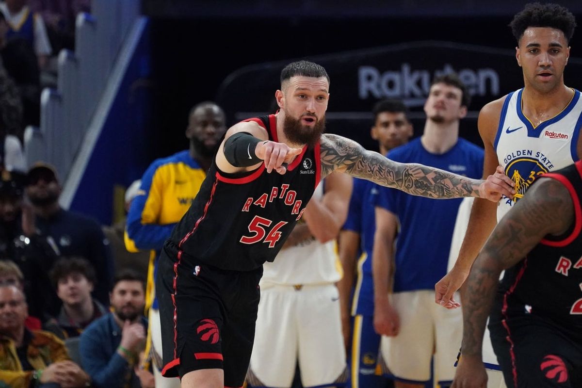 Jan 20, 2026; San Francisco, California, USA;  Toronto Raptors forward/center Sandro Mamukelashvili (54) guards Golden State Warriors forward Trayce Jackson-Davis (32) in the fourth quarter at Chase Center. Mandatory Credit: David Gonzales-Imagn Images