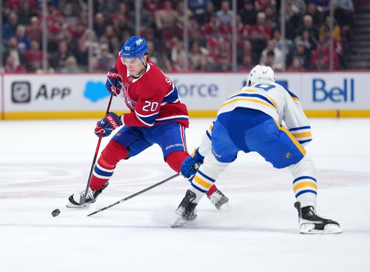Jan 22, 2026; Montreal, Quebec, CAN; Montreal Canadiens forward Juraj Slafkovsky (20) plays the puck and Buffalo Sabres forward Alex Tuch (89) defends during the first period at the Bell Centre. Mandatory Credit: Eric Bolte-Imagn Images