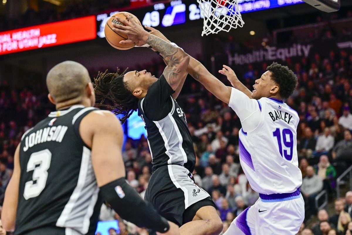 Jan 22, 2026; Salt Lake City, Utah, USA; Utah Jazz forward Ace Bailey (19) attempts to block a layup by San Antonio Spurs guard Stephon Castle (5) during the first half at Delta Center. Mandatory Credit: Peter Creveling-Imagn Images
