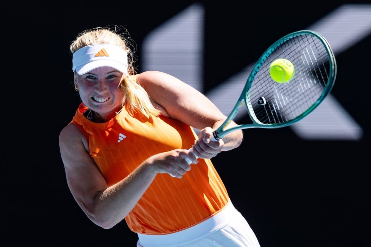 23 de janeiro de 2026; Melbourne, Victoria, Austrália; Clara Tauson da Dinamarca em ação contra Victoria Mboko do Canadá na terceira rodada do individual feminino no Aberto da Austrália na John Cain Arena em Melbourne Park. Crédito obrigatório: Mike Frey-Imagn Images