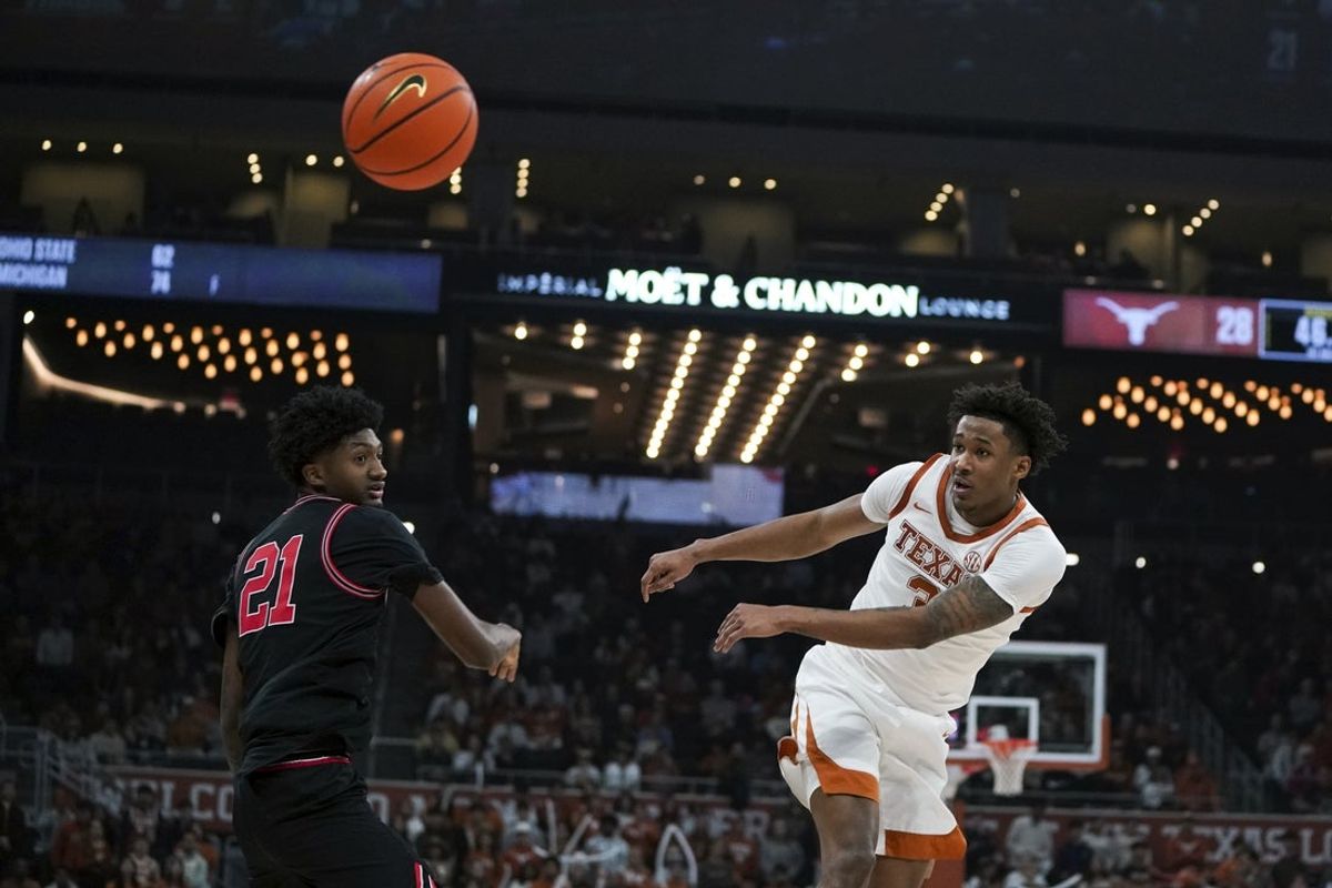 Jan 24, 2026; Austin, Texas, USA; Texas Longhorns guard Dailyn Swain (3) passes the ball against Georgia Bulldogs forward Jake Wilkins (21) during the first half at Moody Center. Mandatory Credit: Dustin Safranek-Imagn Images
