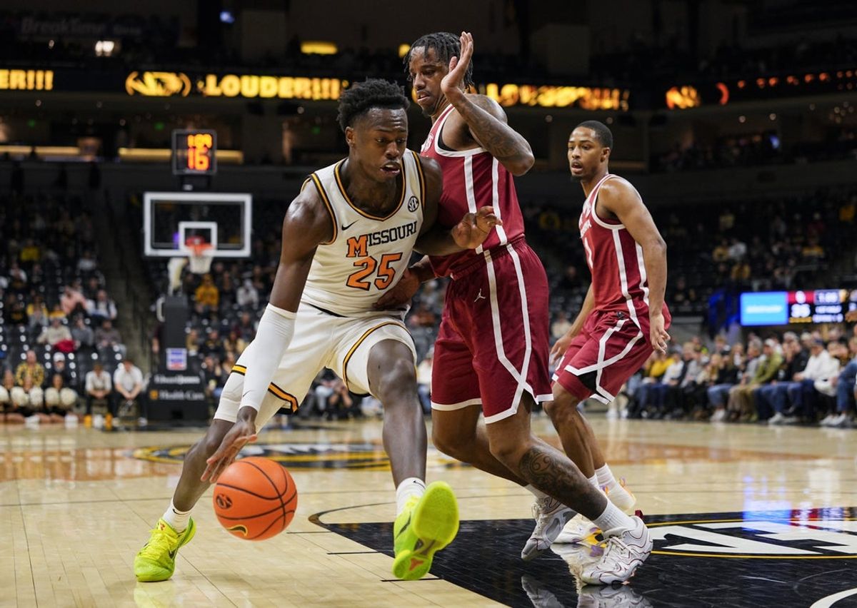 Jan 24, 2026; Columbia, Missouri, USA; Missouri Tigers forward Mark Mitchell (25) drives against Oklahoma Sooners forward Derrion Reid (35) during the first half at Mizzou Arena. Mandatory Credit: Jay Biggerstaff-Imagn Images