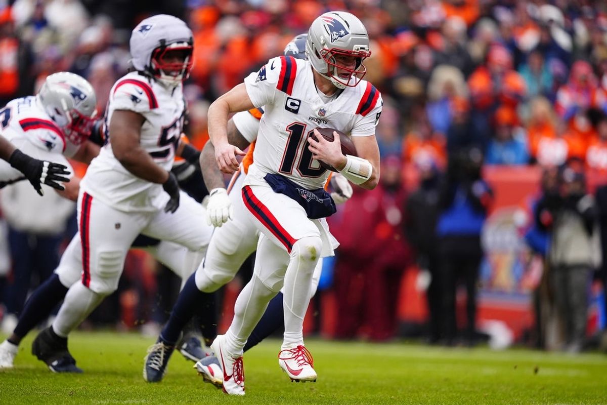 Jan 25, 2026; Denver, CO, USA; New England Patriots quarterback Drake Maye (10) rushes the ball for a touchdown against the Denver Broncos during the first half in the 2026 AFC Championship Game at Empower Field at Mile High. Mandatory Credit: Ron Chenoy-Imagn Images