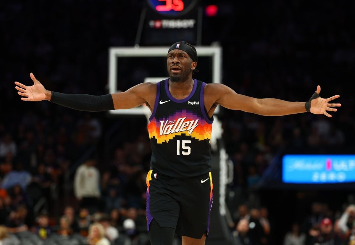 Jan 25, 2026; Phoenix, Arizona, USA; Phoenix Suns center Mark Williams (15) against the Miami Heat in the second half at Mortgage Matchup Center. Mandatory Credit: Mark J. Rebilas-Imagn Images