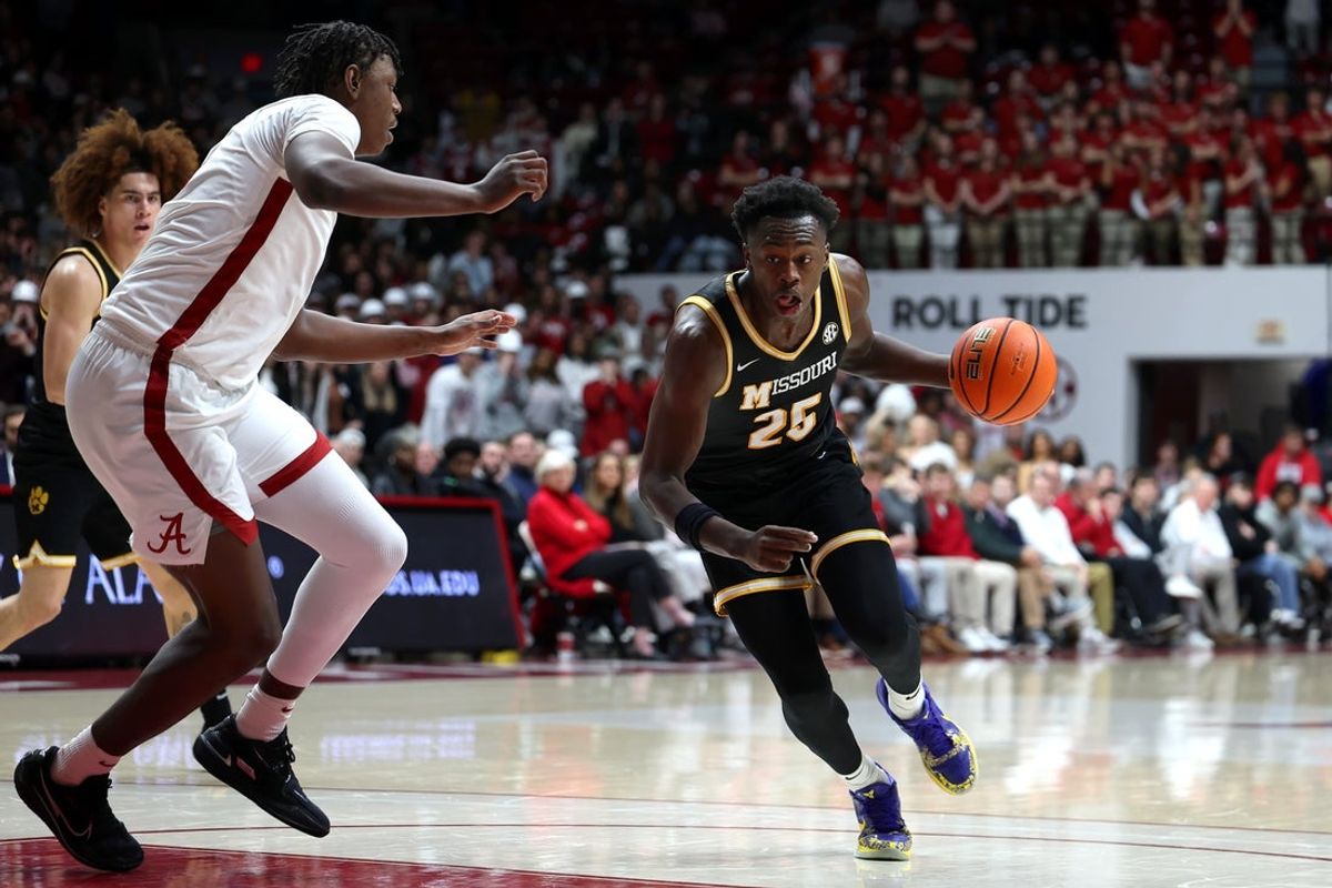 Jan 27, 2026; Tuscaloosa, Alabama, USA; Alabama Crimson Tide forward Aiden Sherrell (22) guards Missouri Tigers guard Mark Mitchell (25) during the first half at Coleman Coliseum. Mandatory Credit: David Leong-Imagn Images