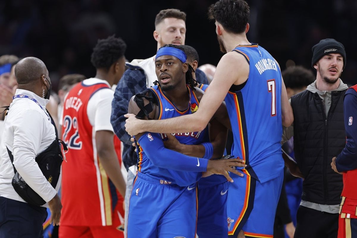 Jan 27, 2026; Oklahoma City, Oklahoma, USA; Oklahoma City Thunder center/forward Chet Holmgren (7) pulls Oklahoma City Thunder guard Luguentz Dort (5) away from a scuffle with New Orleans Pelicans guard Jeremiah Fears (0) during the second half at Paycom Center. Mandatory Credit: Alonzo Adams-Imagn Images