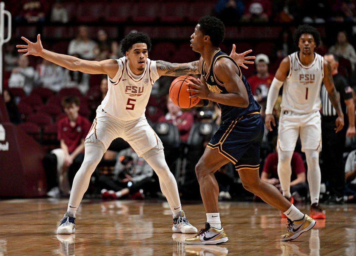 Jan 28, 2026; Tallahassee, Florida, USA; California Golden Bears Dai Dai Ames (7) looks to pass as Florida State Seminoles guard Kobe MaGee (5) defends during the first half at Donald L. Tucker Center. Mandatory Credit: Melina Myers-Imagn Images