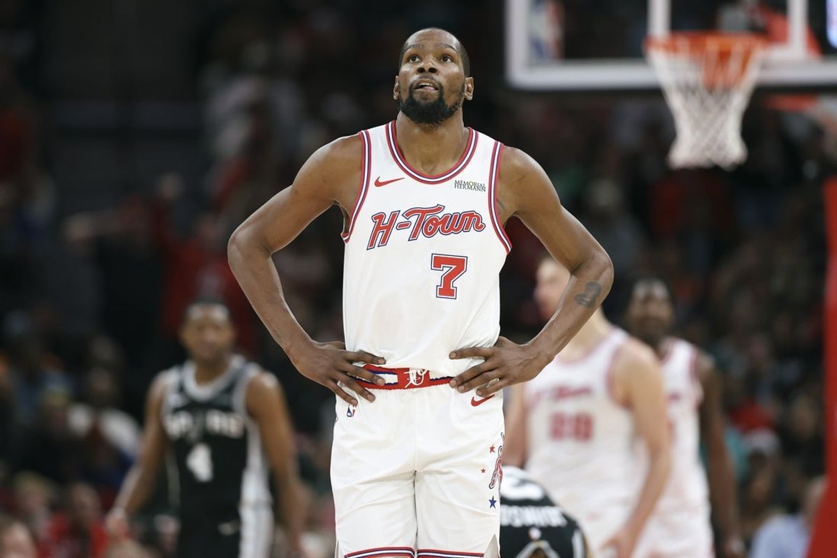 Jan 28, 2026; Houston, Texas, USA; Houston Rockets forward Kevin Durant (7) looks up after a play during the fourth quarter against the San Antonio Spurs at Toyota Center. Mandatory Credit: Troy Taormina-Imagn Images