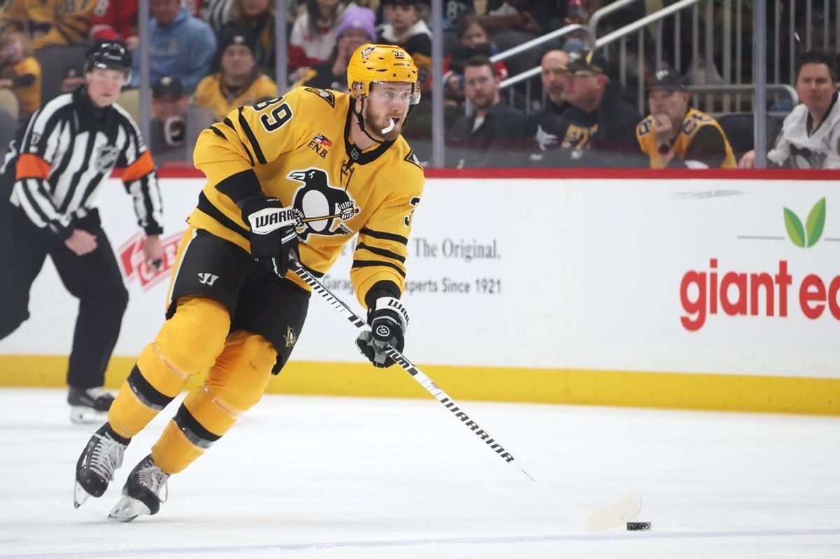 Jan 29, 2026; Pittsburgh, Pennsylvania, USA;  Pittsburgh Penguins right wing Anthony Mantha (39) skates up ice with the puck against the Chicago Blackhawks during the first period at PPG Paints Arena. Mandatory Credit: Charles LeClaire-Imagn Images