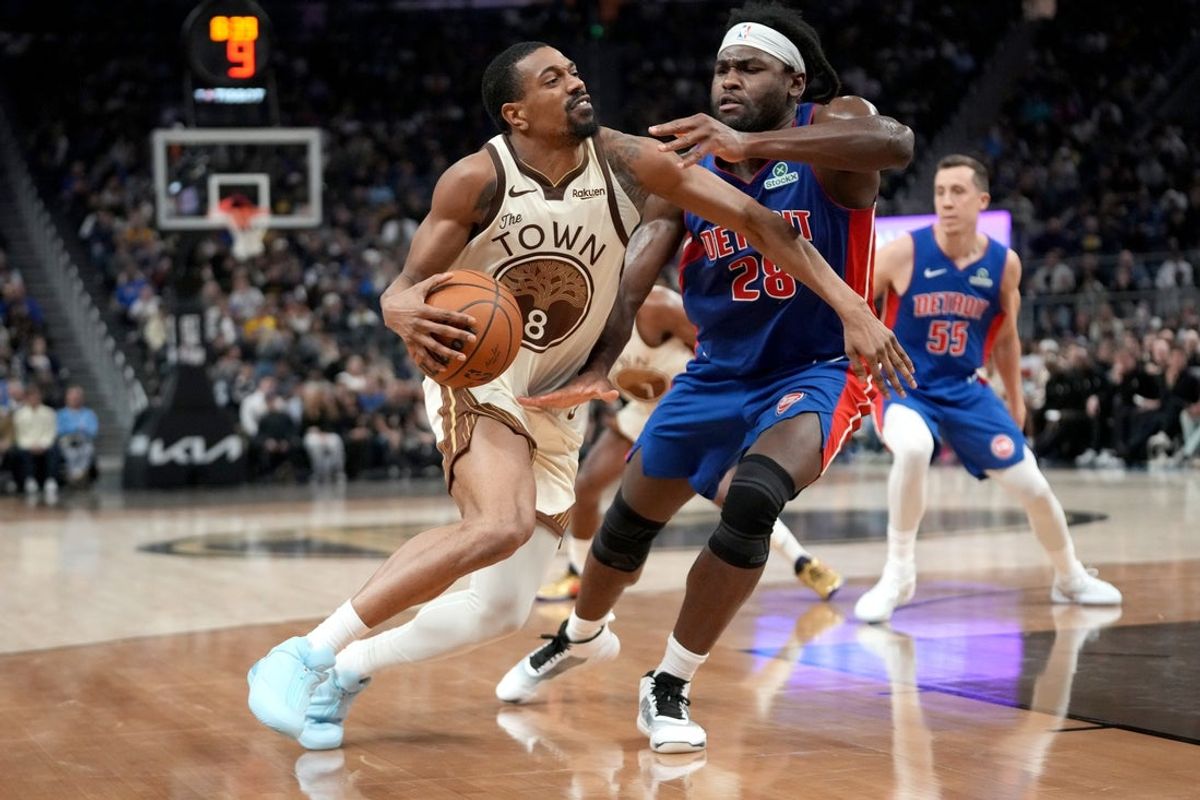 Jan 30, 2026; San Francisco, California, USA; Golden State Warriors guard De'Anthony Melton (8) drives against Detroit Pistons forward Isaiah Stewart (28) in the fourth quarter at the Chase Center. Mandatory Credit: Cary Edmondson-Imagn Images