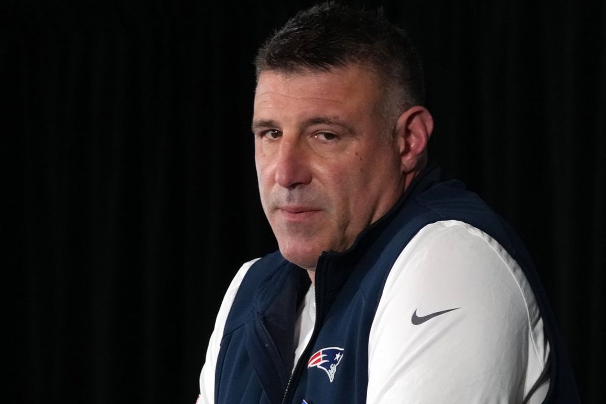 ew England Patriots head coach Mike Vrabel speaks to the media during Super Bowl LX press conference at Santa Clara Marriott. Mandatory Credit: Kirby Lee-Imagn Images