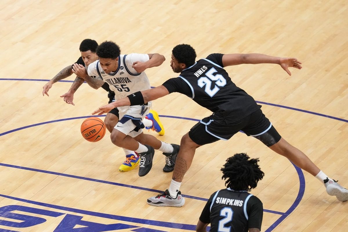 Feb 4, 2026; Villanova, Pennsylvania, USA; Seton Hall Pirates forward Najai Hines (25) reaches in against Villanova Wildcats guard Acaden Lewis (55) in the second half at William B. Finneran Pavilion. Mandatory Credit: Kyle Ross-Imagn Images