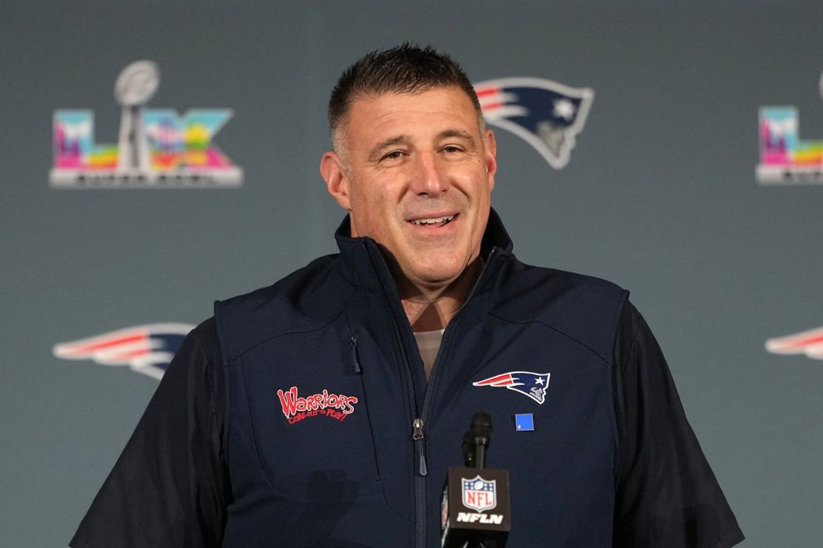 Feb 5, 2026; Santa Clara, CA, USA; New England Patriots head coach Mike Vrabel talks to media members at the Santa Clara Marriott. Mandatory Credit: Darren Yamashita-Imagn Images