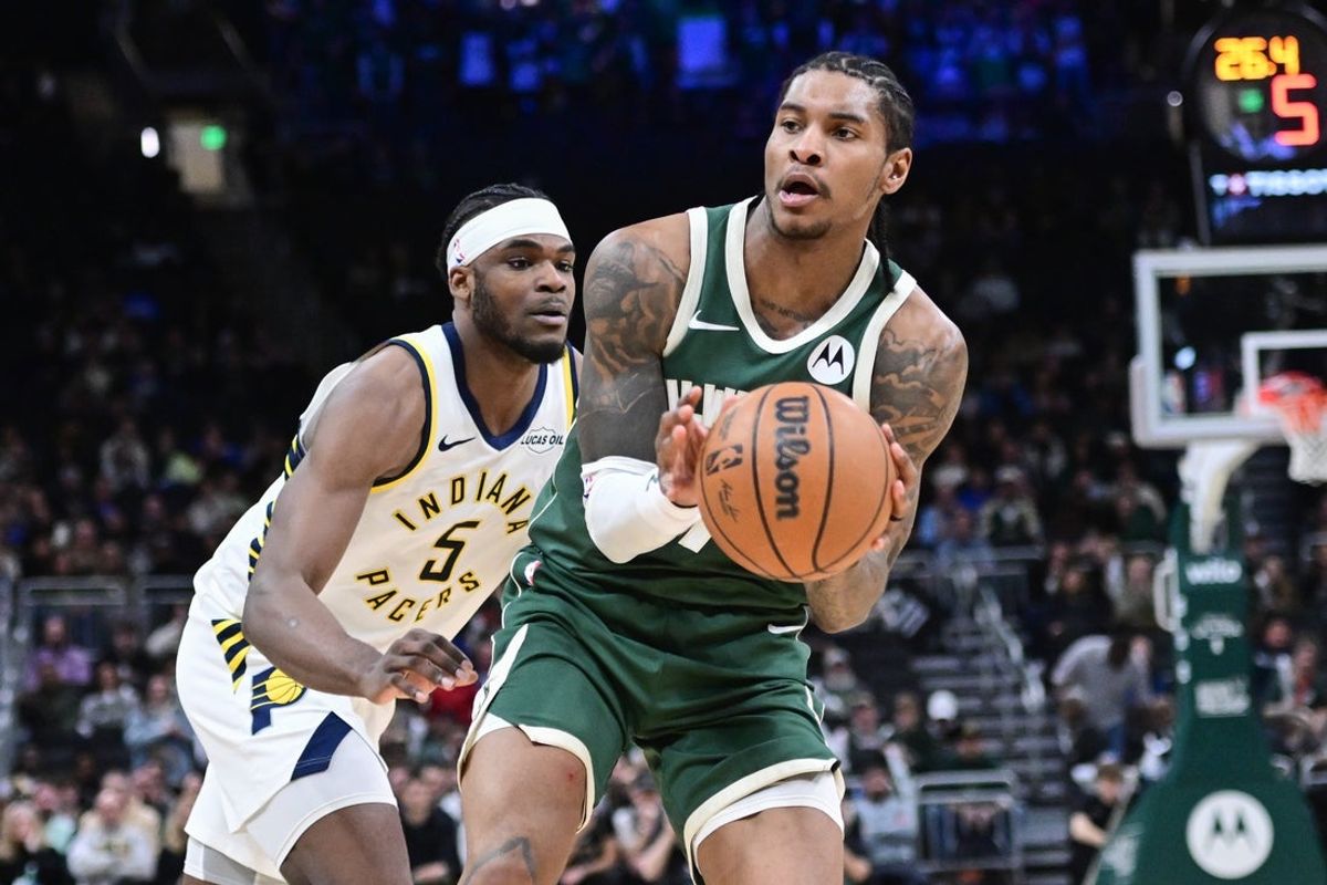 Feb 6, 2026; Milwaukee, Wisconsin, USA; Milwaukee Bucks guard Kevin Porter (7) looks for a shirt against Indiana Pacers forward Jarace Walker (5) in the fourth quarter at Fiserv Forum. Mandatory Credit: Benny Sieu-Imagn Images
