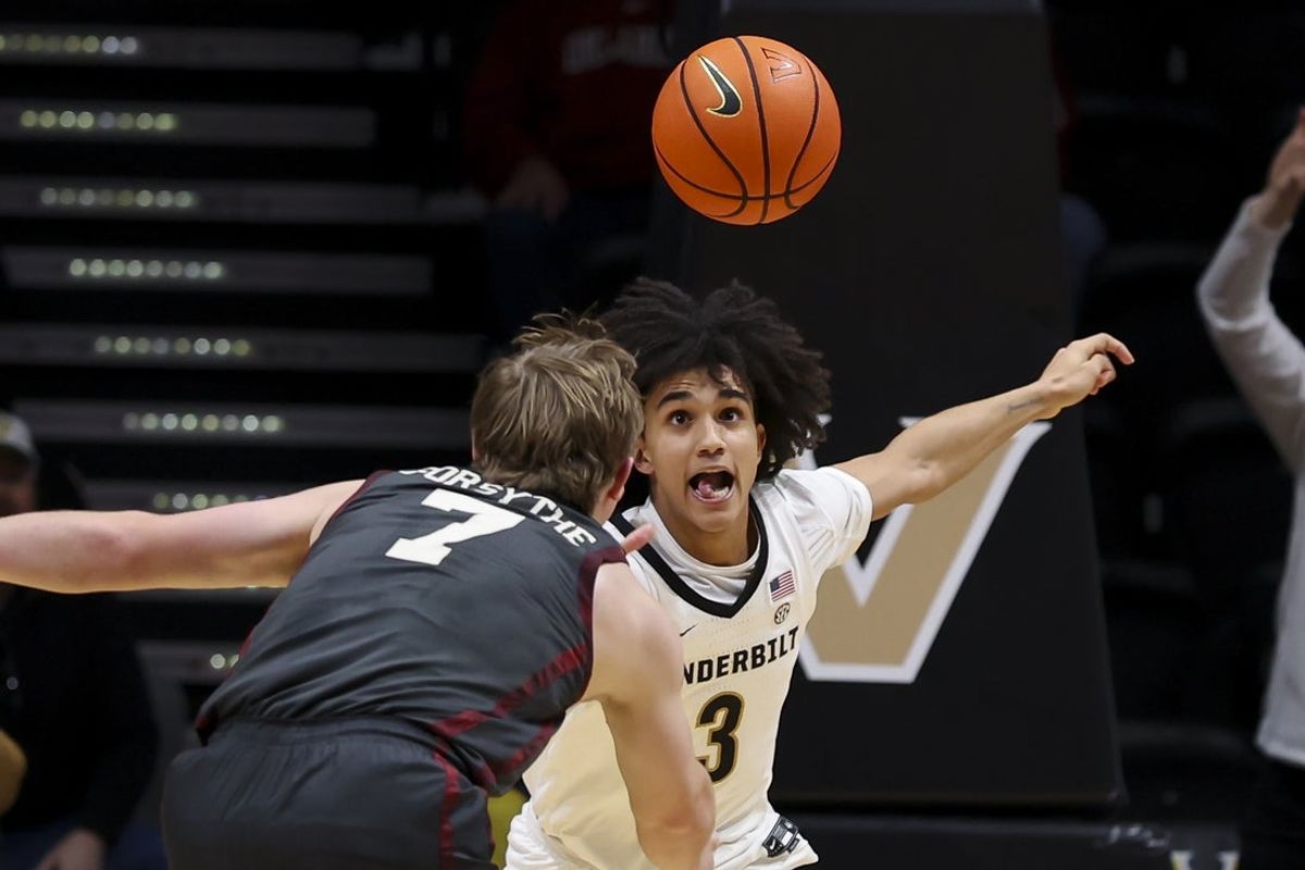 Feb 7, 2026; Nashville, Tennessee, USA;  Vanderbilt Commodores guard Tyler Tanner (3) and Oklahoma Sooners guard Dayton Forsythe (7) fight for the loose ball during the second half at Memorial Gymnasium. Mandatory Credit: Steve Roberts-Imagn Images