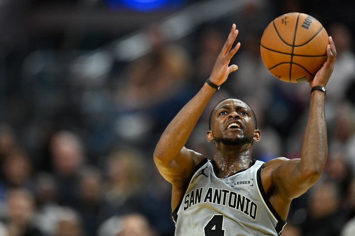 Feb 11, 2026; San Francisco, California, USA; San Antonio Spurs guard De'Aaron Fox (4) shoots against the Golden State Warriors in the second quarter at Chase Center. Mandatory Credit: Eakin Howard-Imagn Images