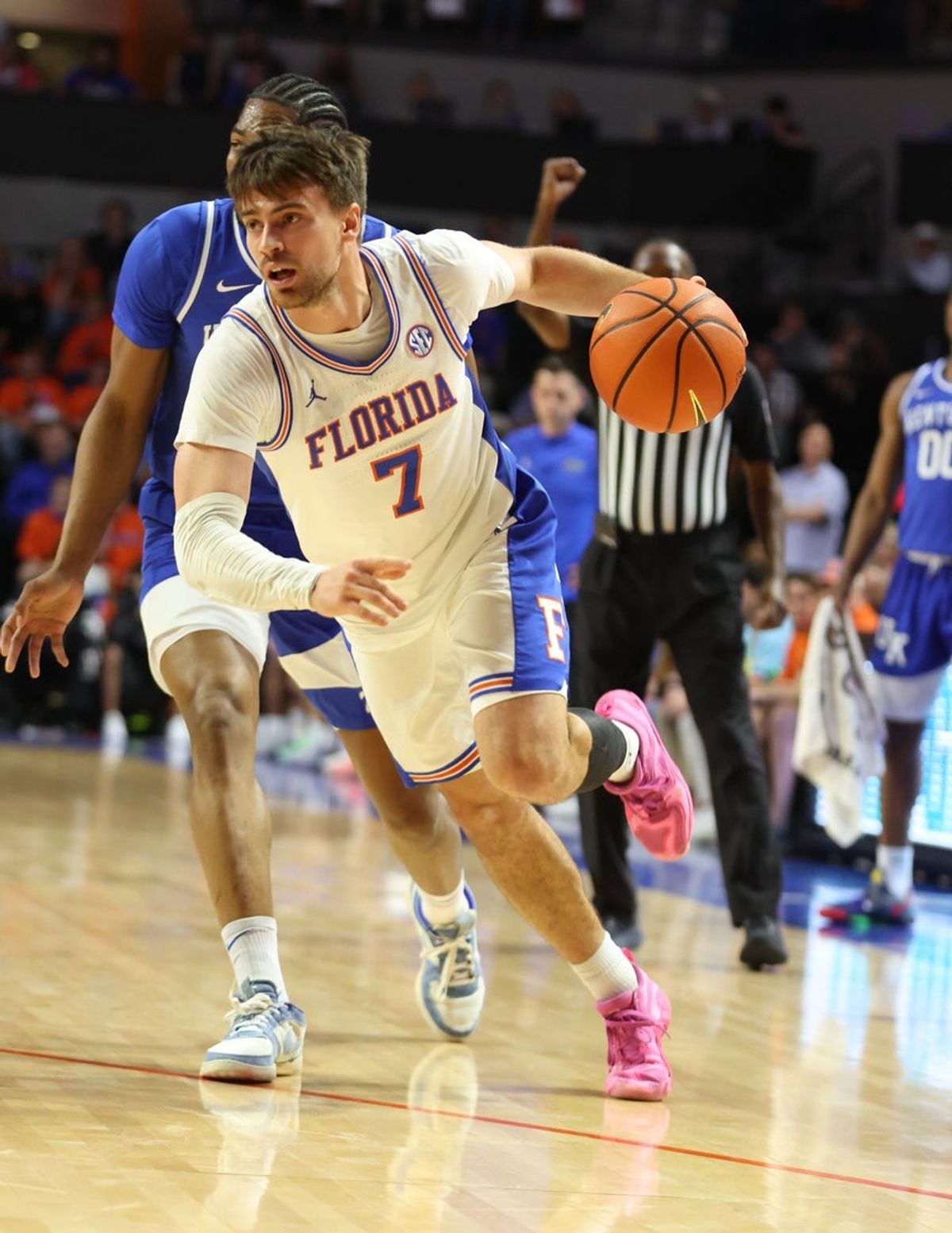 Florida guard Urban Klavzar (7) drives Florida guard Urban Klavzar (7) drives against Kentucky during the first half of a NCAA mens basketball game at Steven C. O'Connell Center Exactek arena in Gainesville, FL on Saturday, February 14, 2026. [Alan Youngblood/Gainesville Sun]