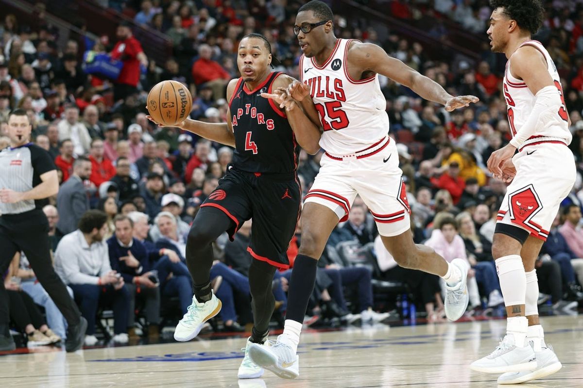 Feb 19, 2026; Chicago, Illinois, USA; Toronto Raptors forward Scottie Barnes (4) drives to the basket against Chicago Bulls forward Jalen Smith (25) during the first half at United Center. Mandatory Credit: Kamil Krzaczynski-Imagn Images