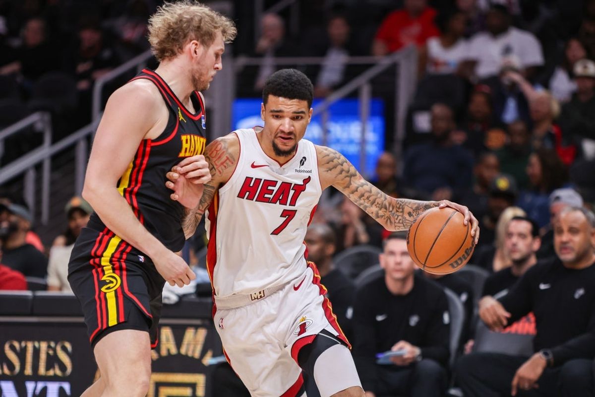 Feb 20, 2026; Atlanta, Georgia, USA; Miami Heat center Kel'el Ware (7) drives on Atlanta Hawks center Jock Landale (31) in the first quarter at State Farm Arena. Mandatory Credit: Brett Davis-Imagn Images