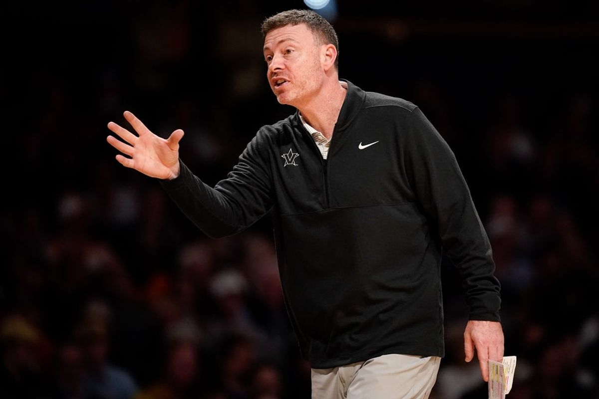 Vanderbilt coach Mark Byington works with his team against Tennessee during the second half at Memorial Gym in Nashville, Tenn., Saturday, Feb. 21, 2026.