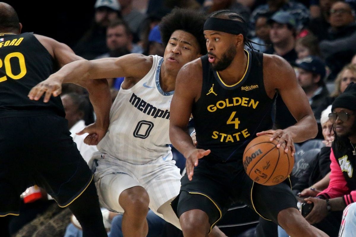 Feb 25, 2026; Memphis, Tennessee, USA; Golden State Warriors guard Moses Moody (4) dribbles around a screen as Memphis Grizzlies forward Jaylen Wells (0) defends during the first quarter at FedExForum. Mandatory Credit: Petre Thomas-Imagn Images