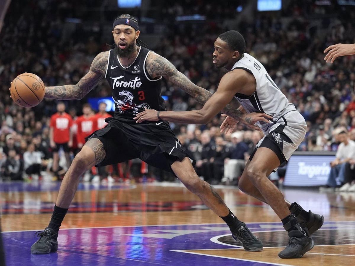 Feb 25, 2026; Toronto, Ontario, CAN; San Antonio Spurs guard De'Aaron Fox (4) defends against Toronto Raptors forward Brandon Ingram (3) during the second half at Scotiabank Arena. Mandatory Credit: John E. Sokolowski-Imagn Images
