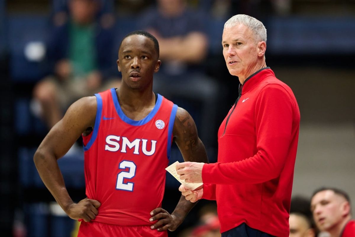 Feb 25, 2026; Berkeley, California, USA; SMU Mustangs head coach Andy Enfield instructs guard Boopie Miller (2) against the California Golden Bears during the first half at Haas Pavilion. Mandatory Credit: Robert Edwards-Imagn Images