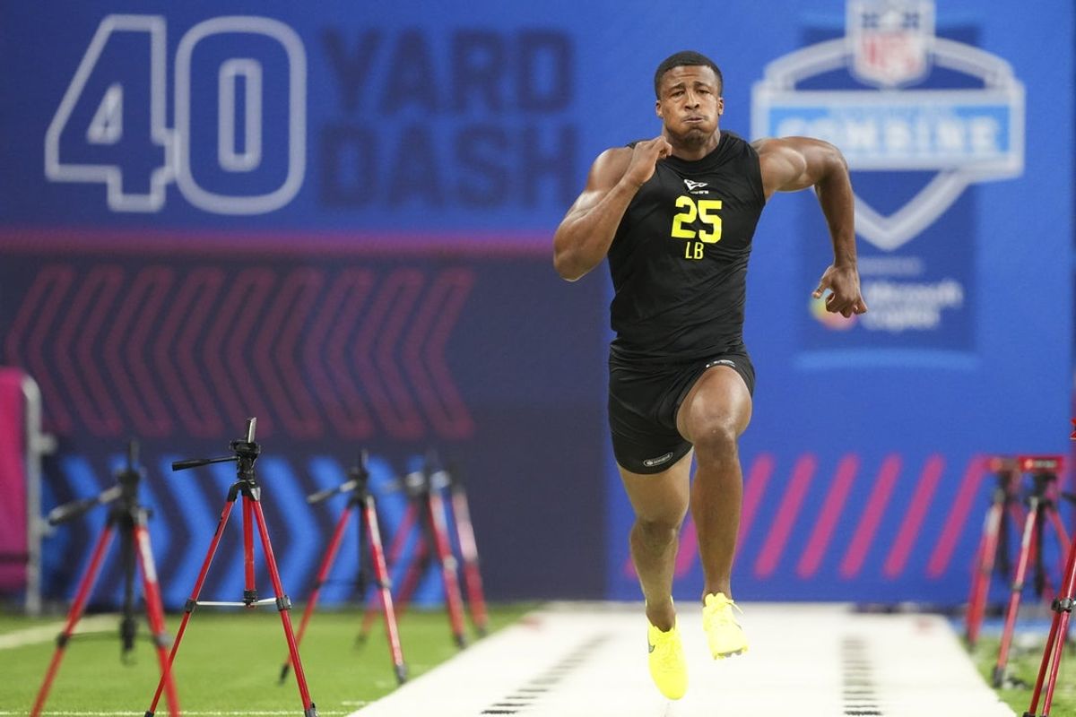 Feb 26, 2026; Indianapolis, IN, USA; Ohio State linebacker Sonny Styles (LB25) runs the 40-yard dash during the NFL Scouting Combine  at Lucas Oil Stadium. Mandatory Credit: Kirby Lee-Imagn Images