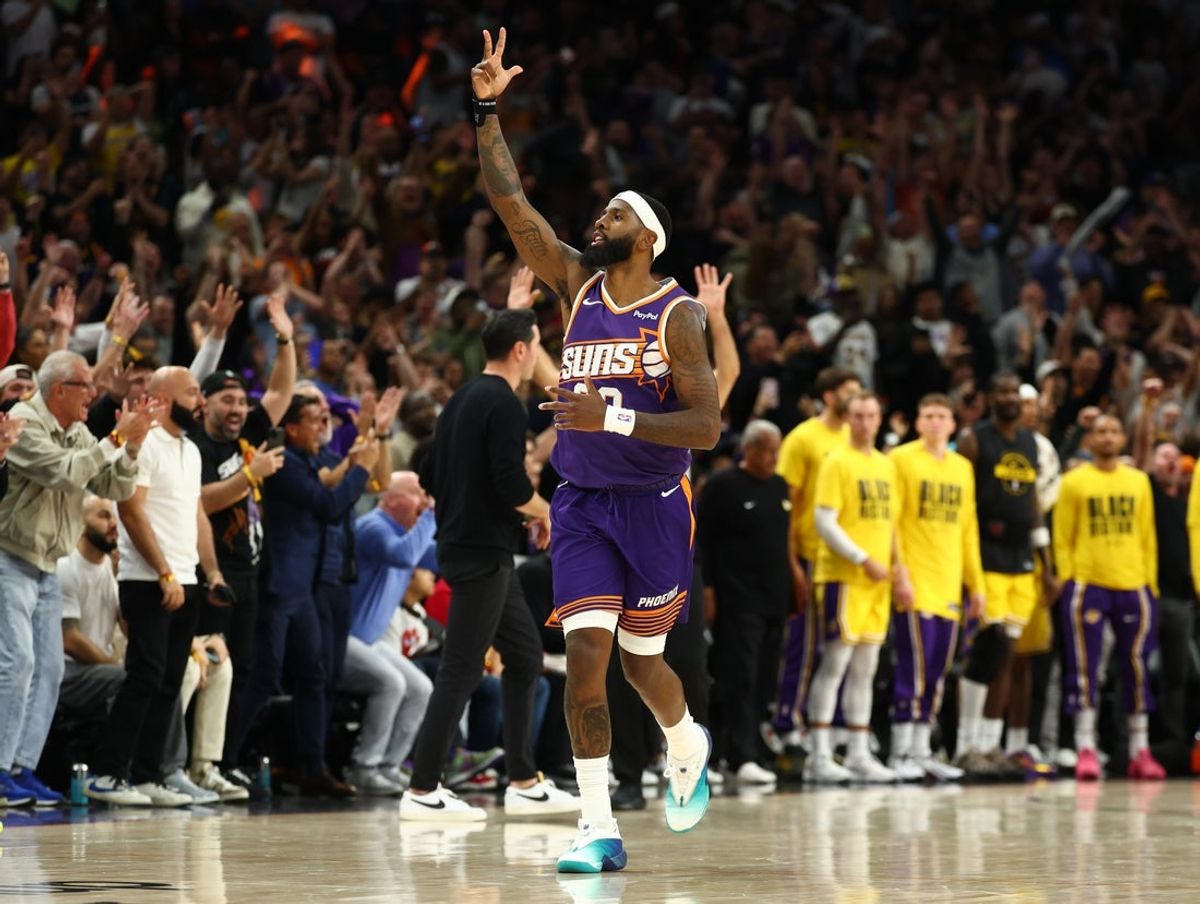 Feb 26, 2026; Phoenix, Arizona, USA; Phoenix Suns forward Royce O'Neale (00) celebrates the game winning shot against the Los Angeles Lakers in the second half at Mortgage Matchup Center. Mandatory Credit: Mark J. Rebilas-Imagn Images