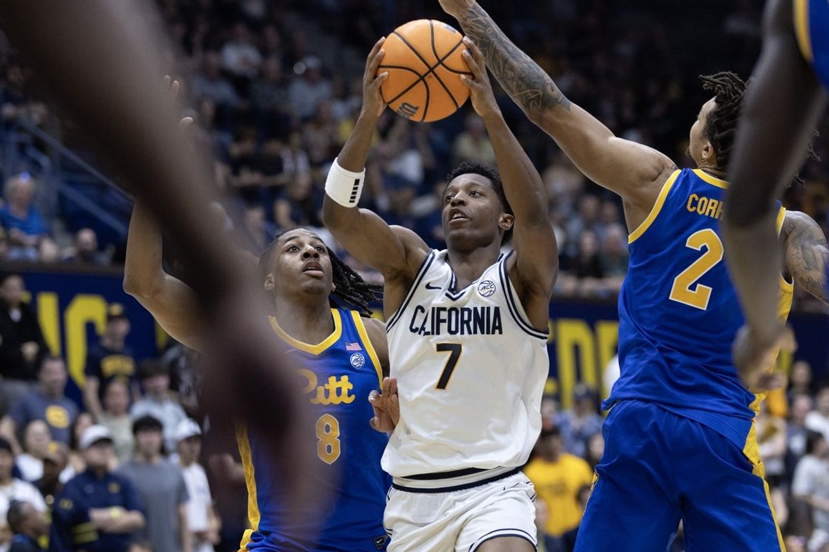 Feb 28, 2026; Berkeley, California, USA; California Golden Bears guard Dai Dai Ames (7) drives to the basket between Pittsburgh Panthers defenders Omari Witherspoon (8) and Cameron Corhen (2) during the second half at Haas Pavilion. Mandatory Credit: D. Ross Cameron-Imagn Images
