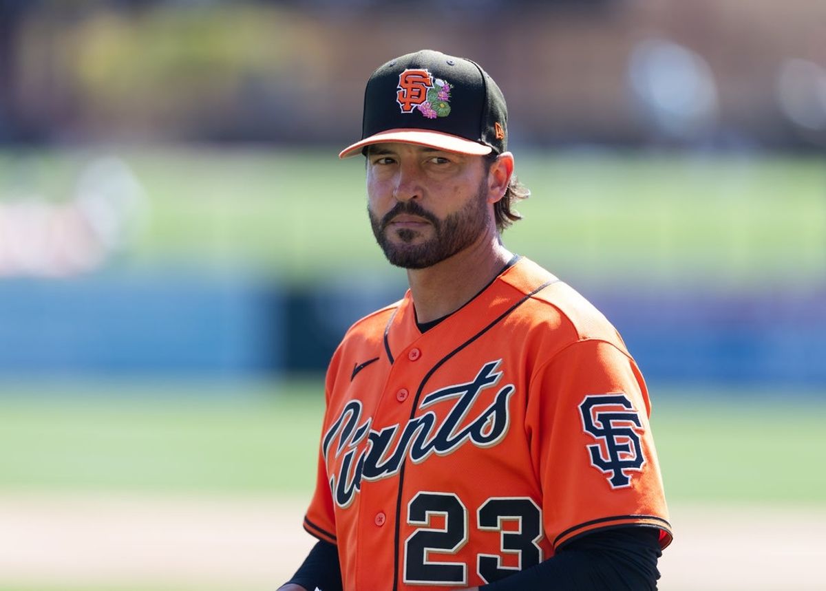 Mar 2, 2026; Phoenix, Arizona, USA; San Francisco Giants manager Tony Vitello against the Chicago White Sox during a spring training game at Camelback Ranch-Glendale. Mandatory Credit: Mark J. Rebilas-Imagn Images