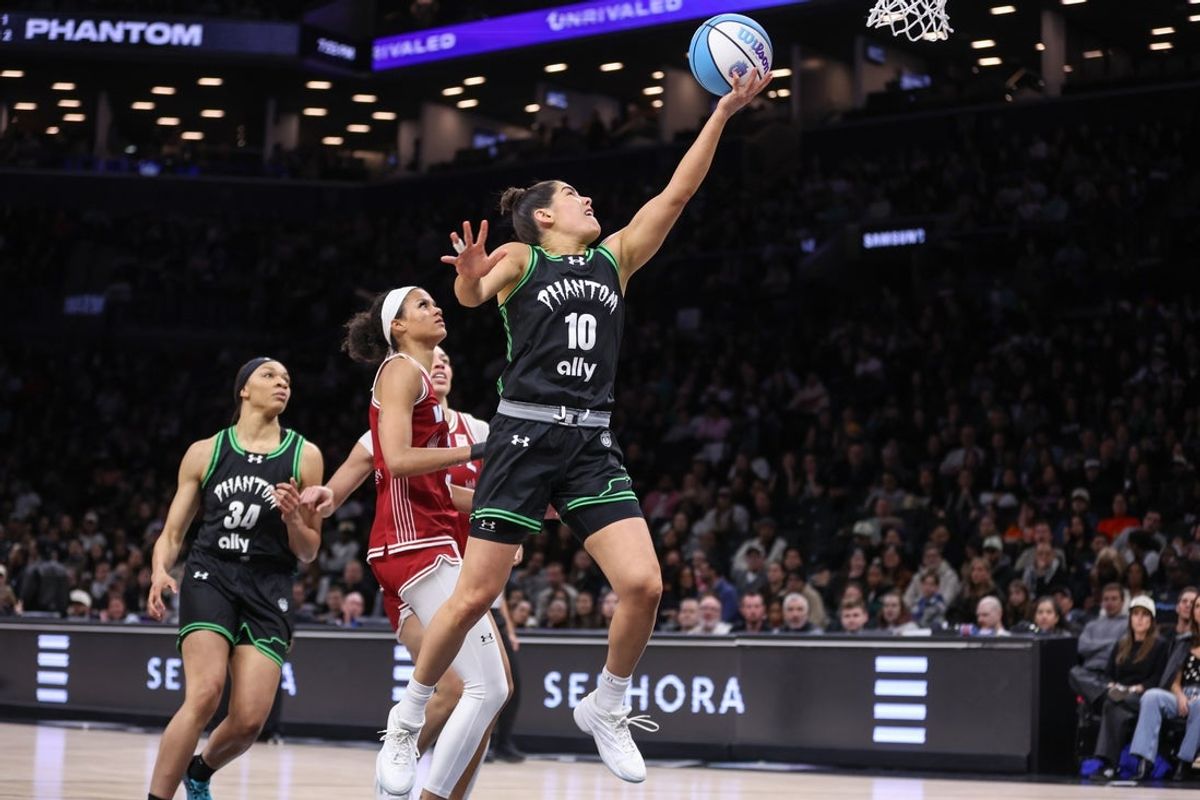 Mar 2, 2026; Brooklyn, NY, USA;  Phantom BC guard Kelsey Plum (10) drives to the basket in the first quarter against Vinyl BC at Barclay's Center. Mandatory Credit: Wendell Cruz-Imagn Images