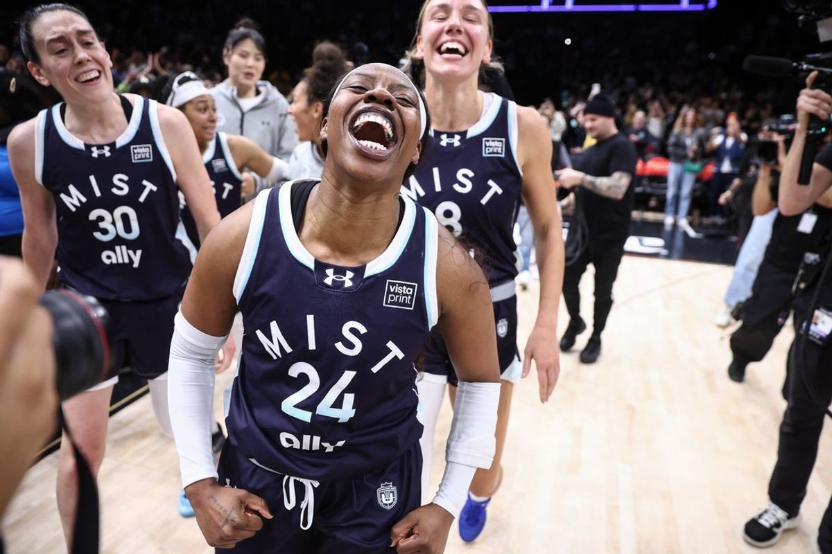 Mar 2, 2026; Brooklyn, NY, USA;  Mist BC wing Arike Ogunbowale (24) celebrates with her teammates after hitting a three point shot to defeat Breeze BC 73-69 at Barclay's Center. Mandatory Credit: Wendell Cruz-Imagn Images