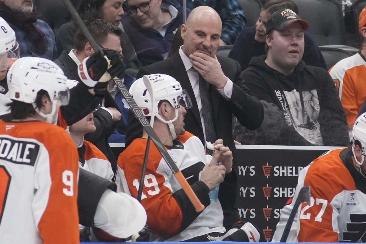 Mar 2, 2026; Toronto, Ontario, CAN; Philadelphia Flyers head coach Rick Tocchet talks with forward Garnet Hathaway (19) during a break in the action against the Toronto Maple Leafs at Scotiabank Arena. Mandatory Credit: John E. Sokolowski-Imagn Images