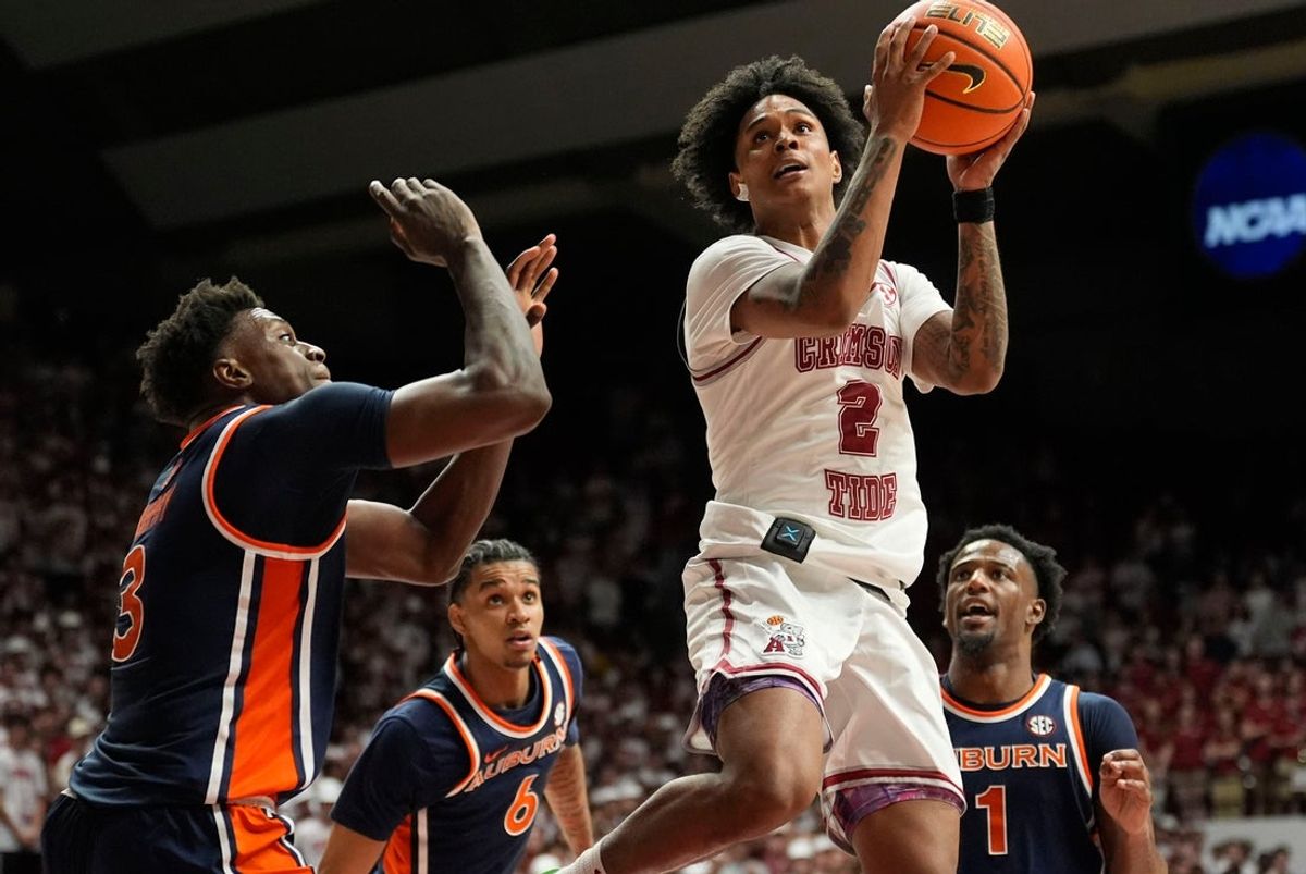 Mar 7, 2026; Tuscaloosa, AL, USA; Alabama guard Aden Holloway (2) goes for a shot in the paint against Auburn forward Keshawn Murphy (3) at Coleman Coliseum. Alabama defeated Auburn 96-84. Mandatory Credit: Gary Cosby Jr.-Tuscaloosa News