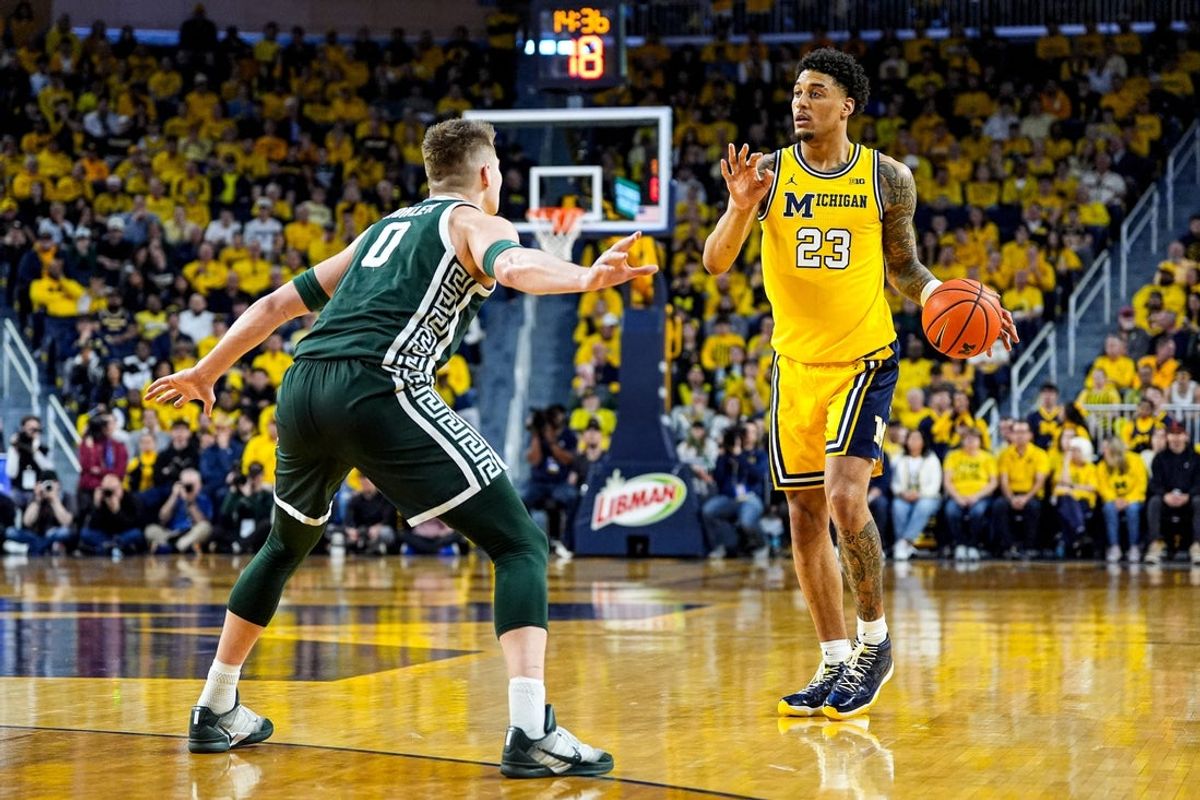 Michigan forward Yaxel Lendeborg (23) looks to pass the ball against Michigan State forward Jaxon Kohler (0) during the first half at Crisler Center in Ann Arbor on Sunday, March 8, 2026.