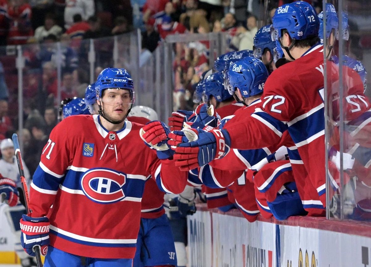 Mar 10, 2026; Montreal, Quebec, CAN; Montreal Canadiens forward Jake Evans (71) shakes hands with teammates after scoring a goal against the Toronto Maple Leafs during the third period at the  Bell Centre. Mandatory Credit: Eric Bolte-Imagn Images