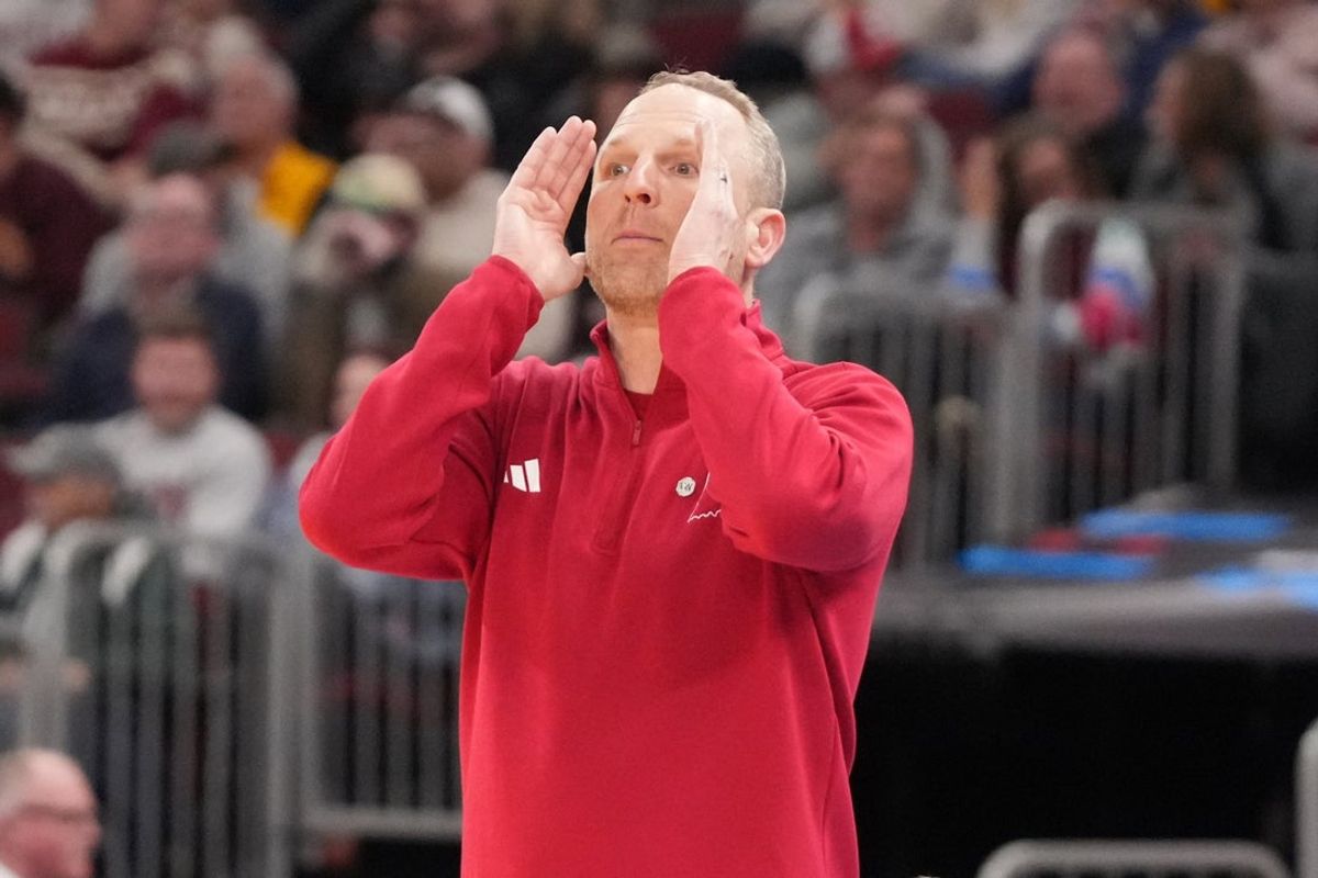 Indiana Hoosiers head coach Darian Devries has a roster dominated by newcomers this season.