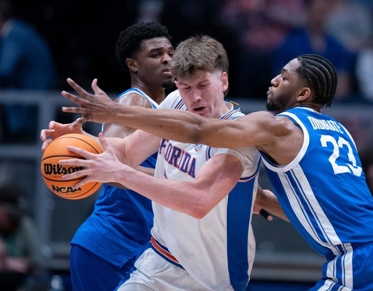 Florida forward Alex Condon (21) is guarded by Kentucky forward Mouhamed Dioubate (23) during their quarterfinal game of the 2026 SEC Men’s Basketball Tournament at Bridgestone Arena in Nashville, Tenn., Friday, March 13, 2026.
