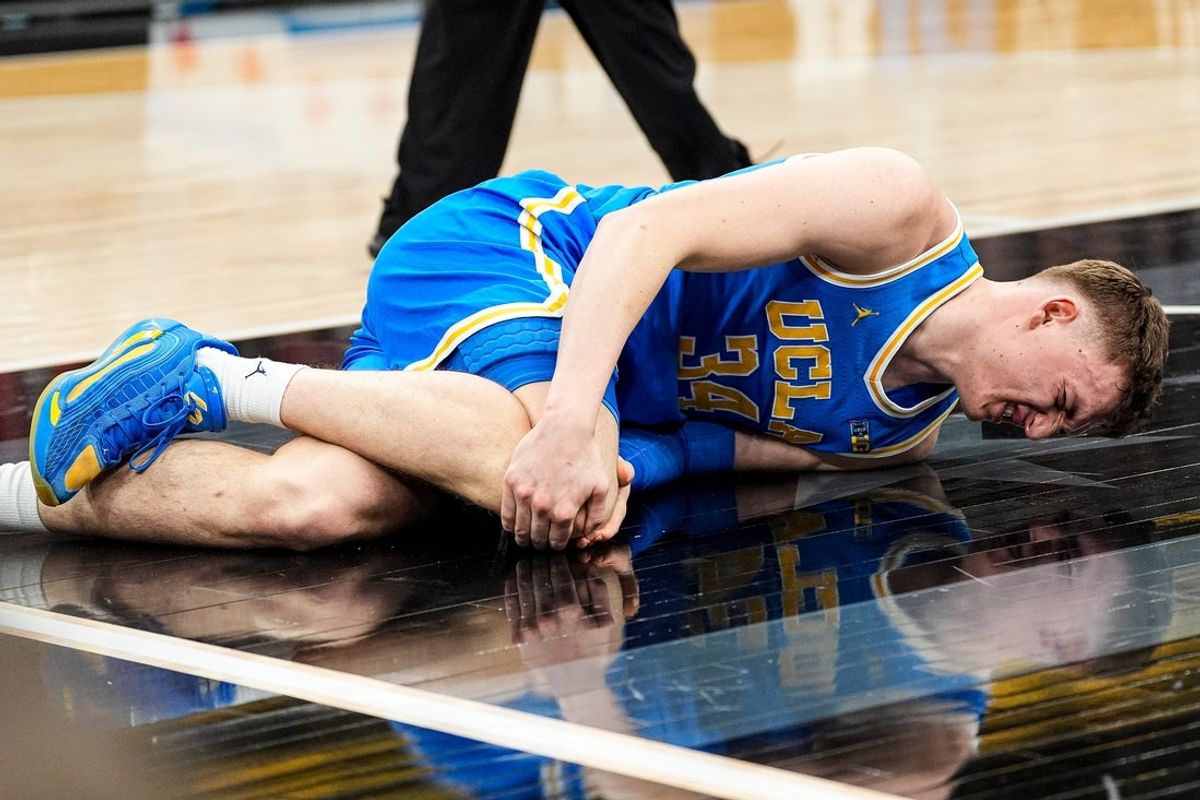 UCLA forward Tyler Bilodeau (34) falls on the court due to injury during the first half of Big Ten tournament quarterfinal against Michigan State at United Center in Chicago on Friday, March 13, 2026.