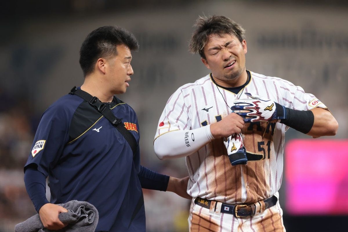 Mar 14, 2026; Miami, FL, United States; Japan center fielder Seiya Suzuki (51) exits the game after an apparent injury against Venezuela in the first inning during a quarterfinal game of the 2026 World Baseball Classic at loanDepot Park. Mandatory Credit: Sam Navarro-Imagn Images