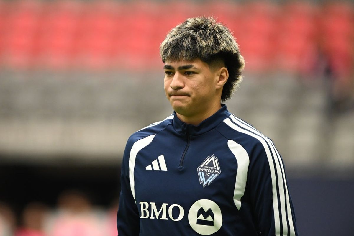 15 de março de 2026; Vancouver, Colúmbia Britânica, CAN; O meio-campista do Vancouver Whitecaps FC, Kenji Cabrera (17), aquece contra o Minnesota United fC no BC Place. Crédito obrigatório: Anne-Marie Sorvin-Imagn Images