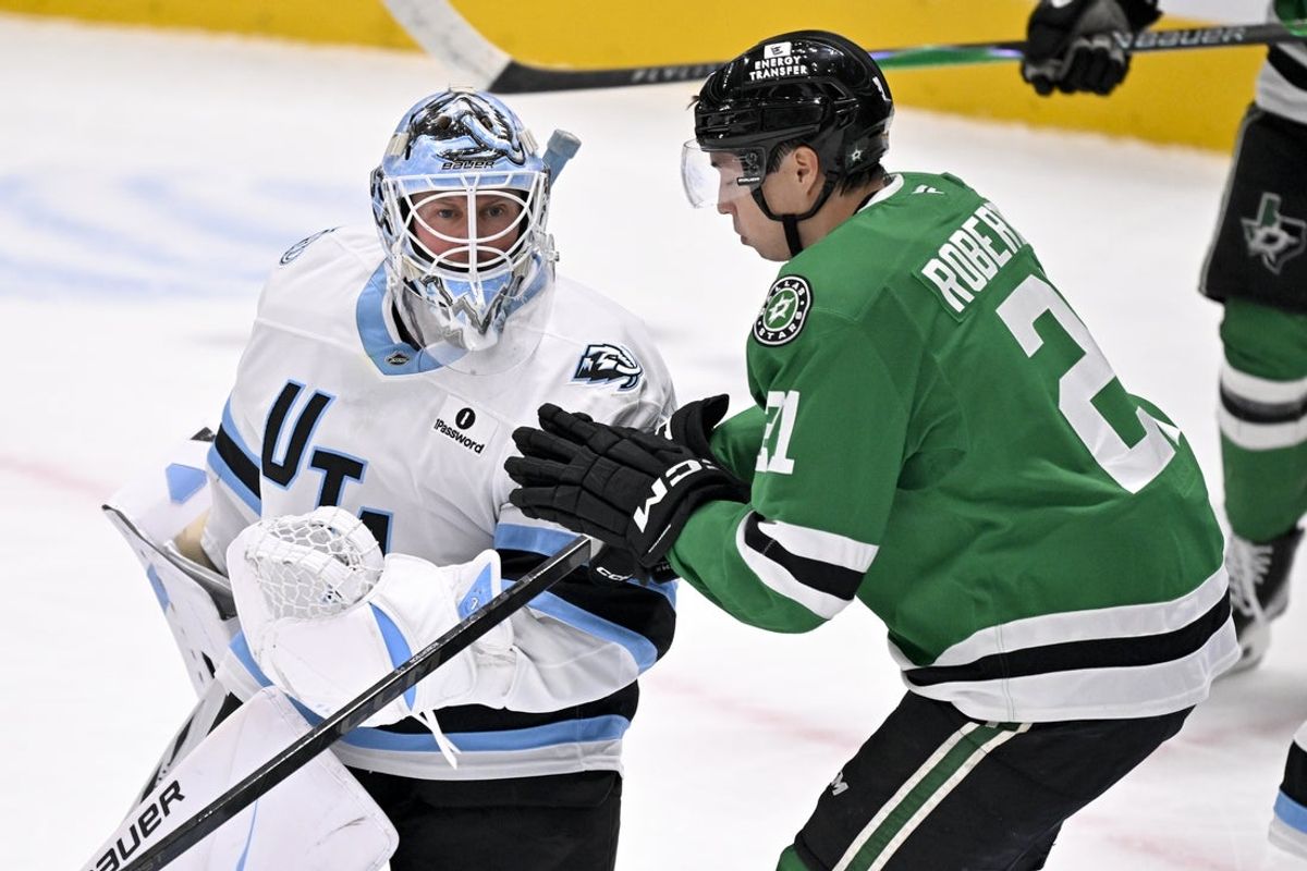 Mar 16, 2026; Dallas, Texas, USA; Dallas Stars left wing Jason Robertson (21) skates past Utah Mammoth goaltender Vitek Vanecek (41) during the second period at the American Airlines Center. Mandatory Credit: Jerome Miron-Imagn Images