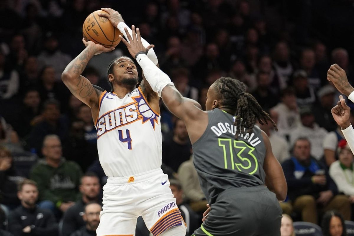 Mar 17, 2026; Minneapolis, Minnesota, USA; Phoenix Suns guard Jalen Green (4) shoots over Minnesota Timberwolves guard Ayo Dosunmu (13) in the second quarter at Target Center. Mandatory Credit: Bruce Kluckhohn-Imagn Images