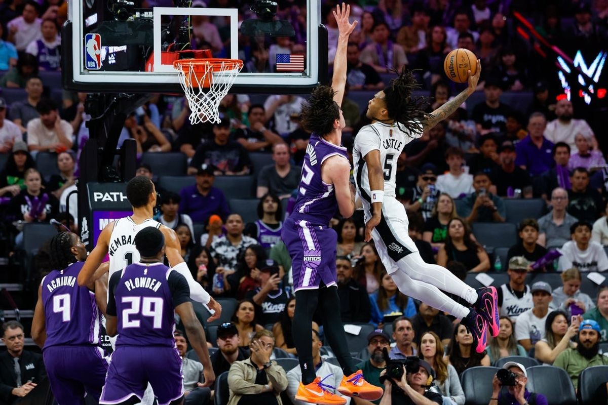 Mar 17, 2026; Sacramento, California, USA; San Antonio Spurs guard Stephon Castle (5) attempts to dunk against Sacramento Kings center Maxime Raynaud (42) during the third quarter at Golden 1 Center. Mandatory Credit: Sergio Estrada-Imagn Images