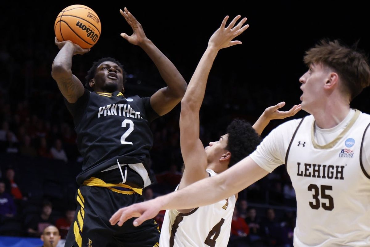 Mar 18, 2026; Dayton, OH, USA; Prairie View A&M Panthers guard Dontae Horne (2) shoots the ball over Lehigh Mountain Hawks guard Joshua Ingram (4) in the first half during a first four game of the men's 2026 NCAA Tournament at University of Dayton Arena. Mandatory Credit: Rick Osentoski-Imagn Images