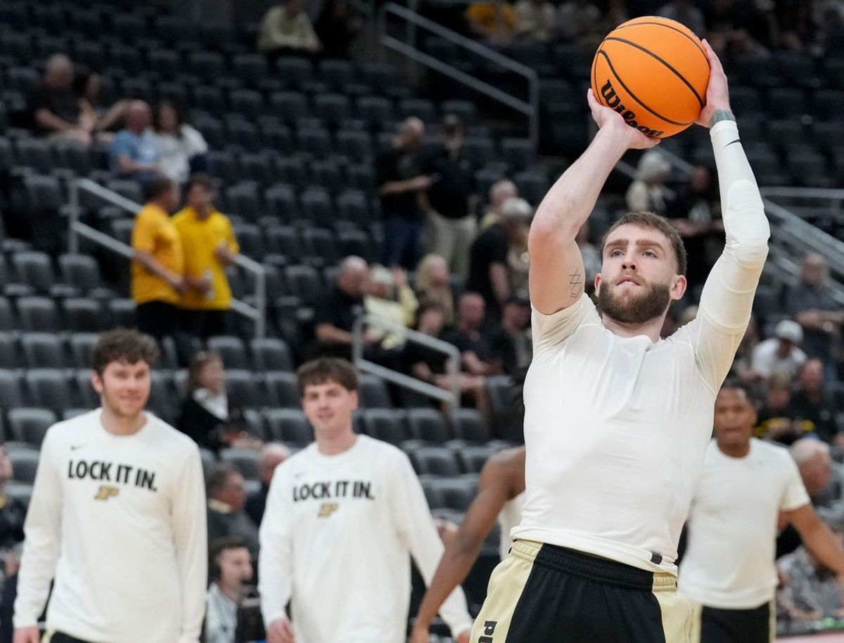 Purdue Boilermakers guard Braden Smith (3) warms up before a Purdue Boilermakers NCAA Tournament first round game against the Queens University of Charlotte Royals on Friday, March 20, 2026, at Enterprise Center in St. Louis.